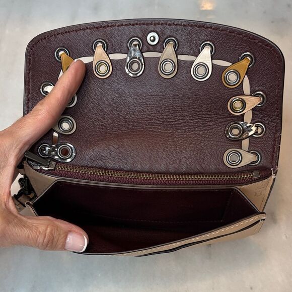 Coach Wristlet Bag Purse Clutch Leather Snakeskin Like New Link Detail Like New! - Picture 11 of 16